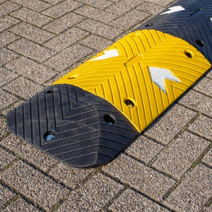 Fahrbahnschwelle Höhe 7,5 cm mit Endstücke